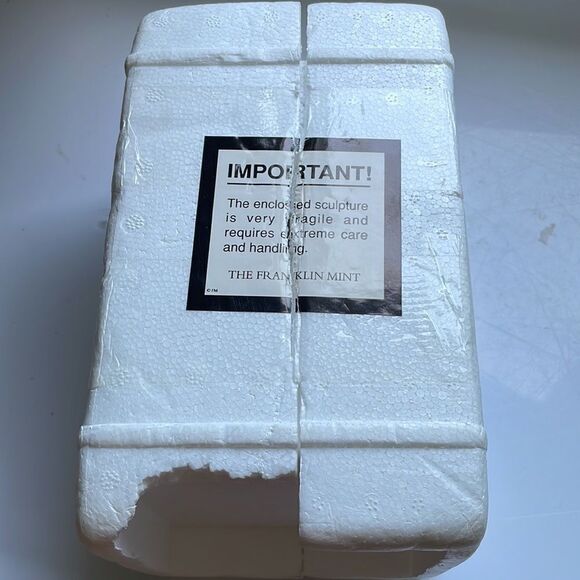 New in box The Franklin Mint Scarlett’s Flirtations Gone With The Wind figurine - Picture 7 of 8